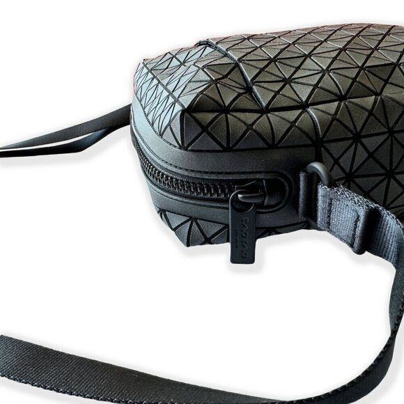 BAO BAO ISSEY MIYAKE Black Voyager One-Tone Unisex Shoulder Bag - Picture 1 of 12